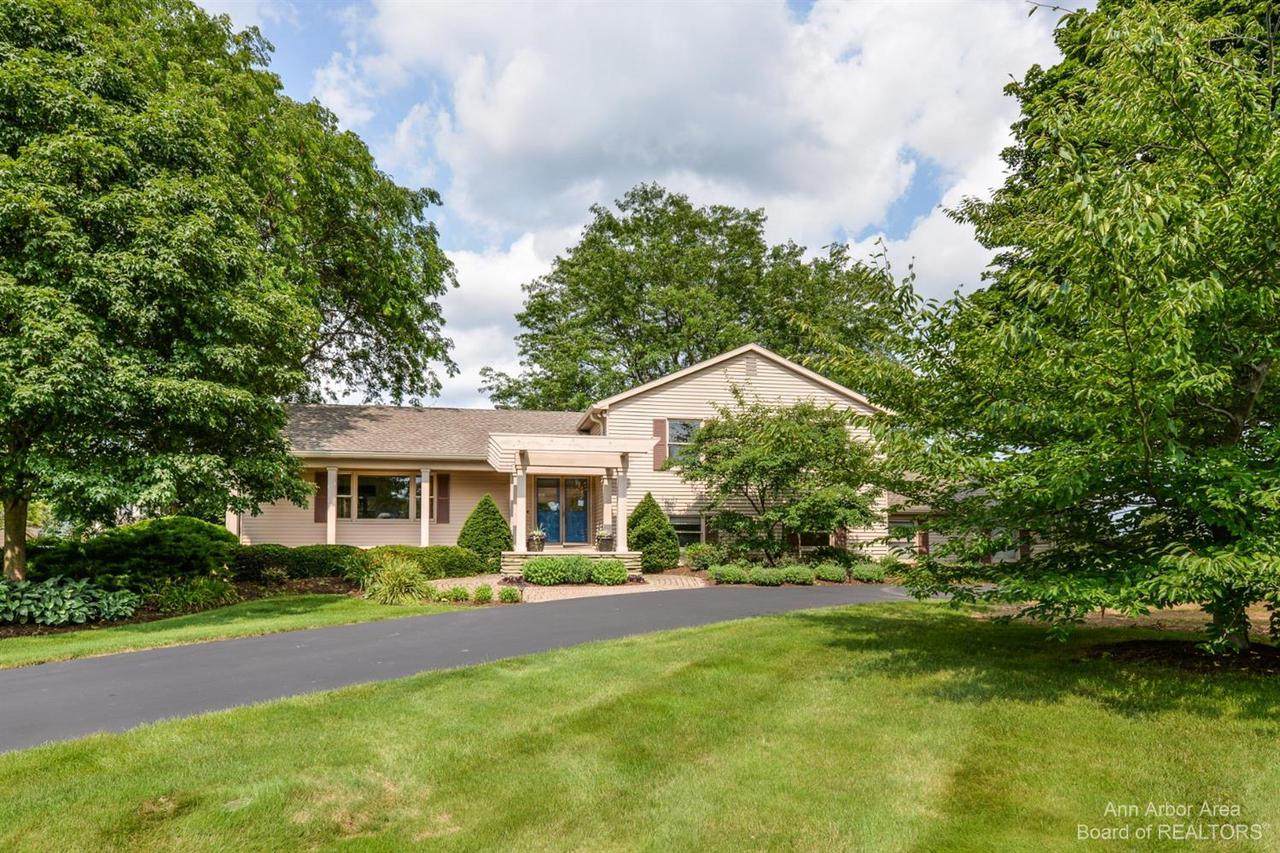 5137 Village Rd - Photo 1