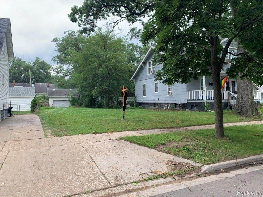 387 Webster St - Photo 1