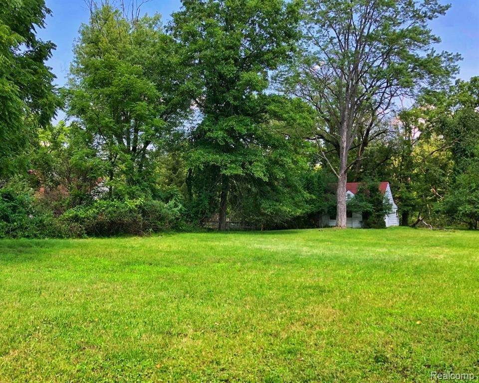 24882 Edgemont Dr - Photo 1
