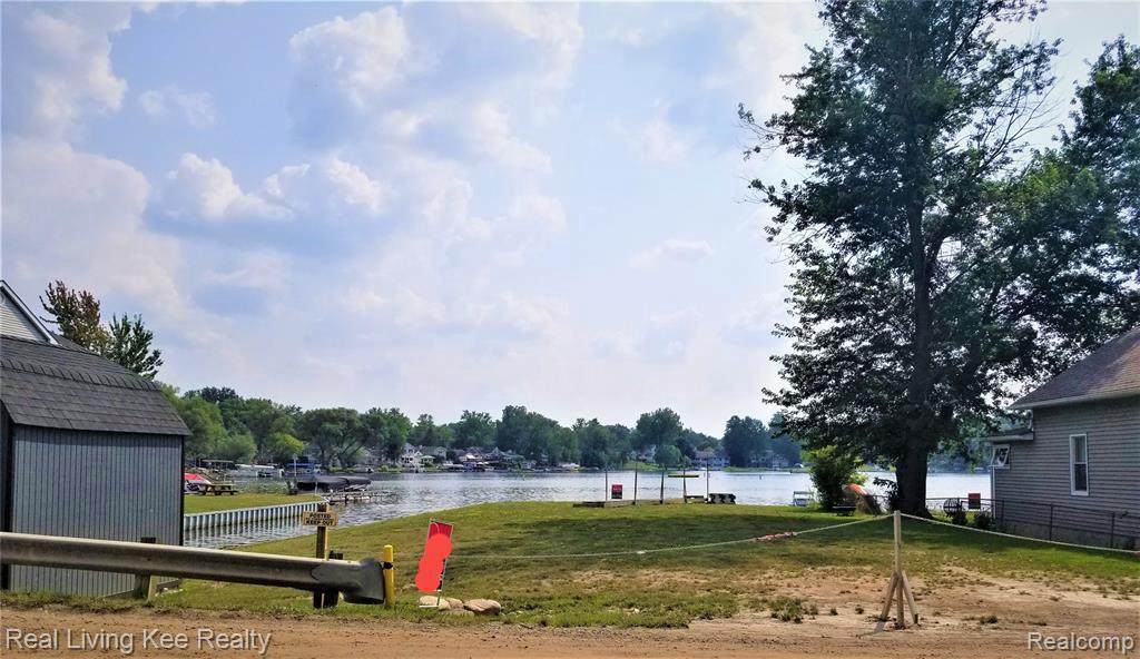 978 Long Lake Blvd - Photo 1