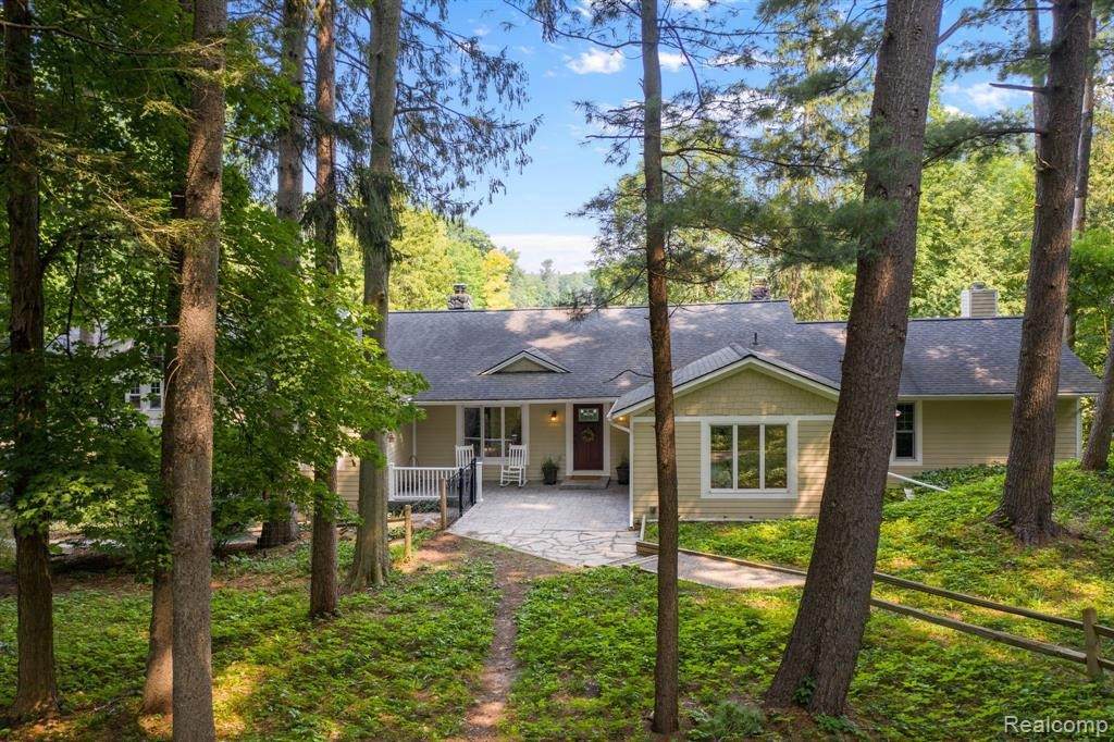 770 Lakeville Rd - Photo 1