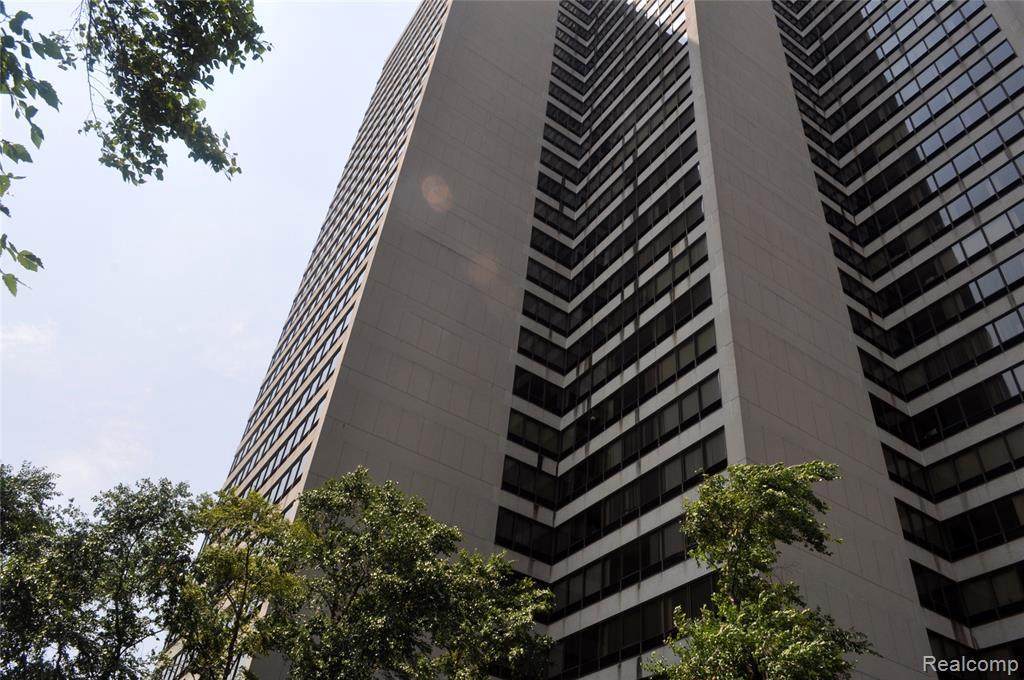 300 Riverfront Drive - Photo 1