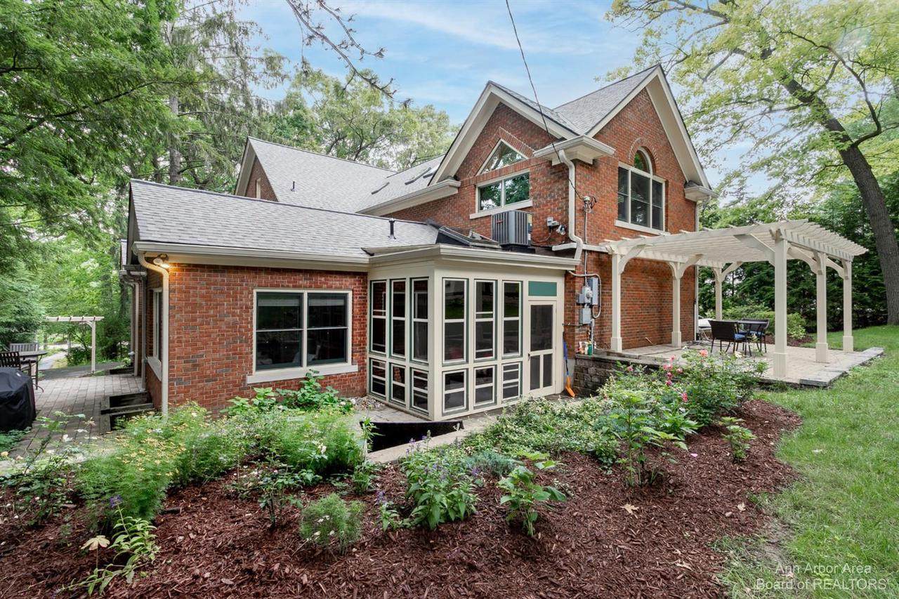2475 Devonshire Rd - Photo 1