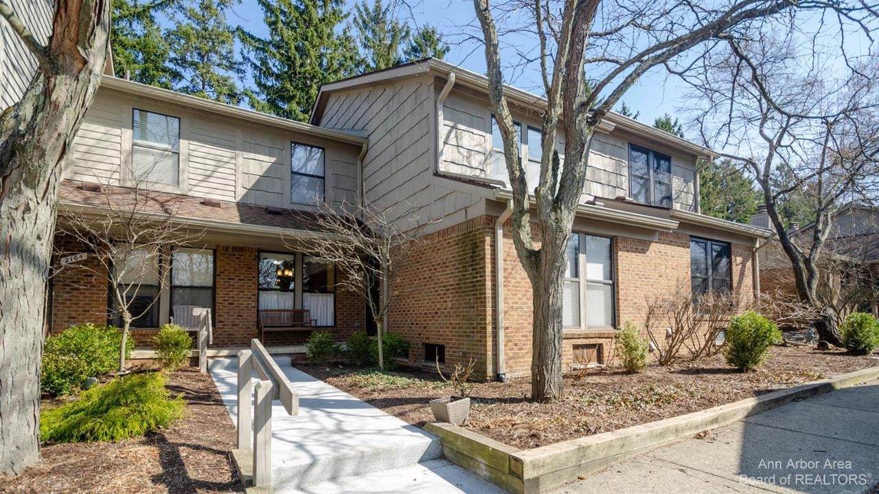 2162 Spruceway Ln - Photo 1