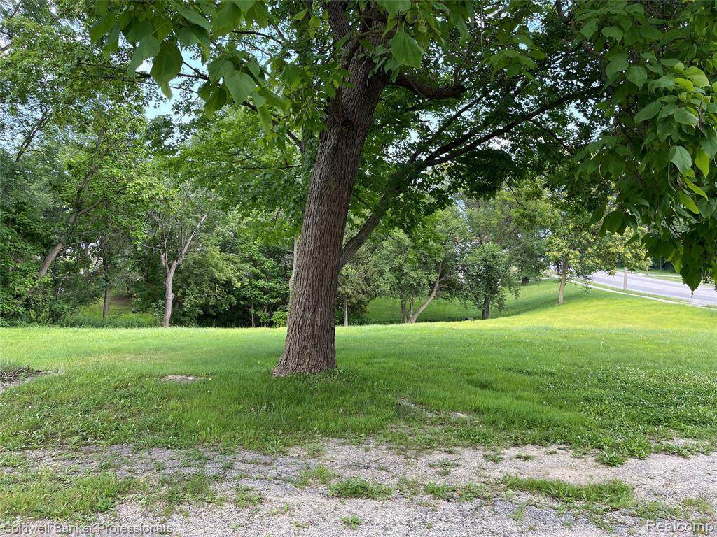 572 Vienna St - Photo 1