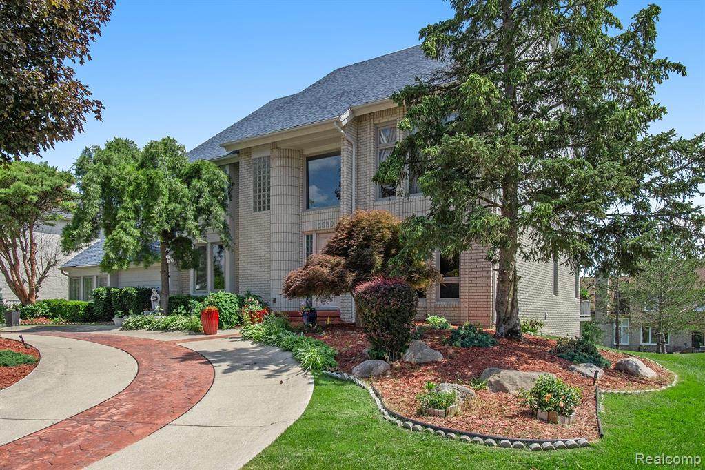 5539 Royal Wood - Photo 1