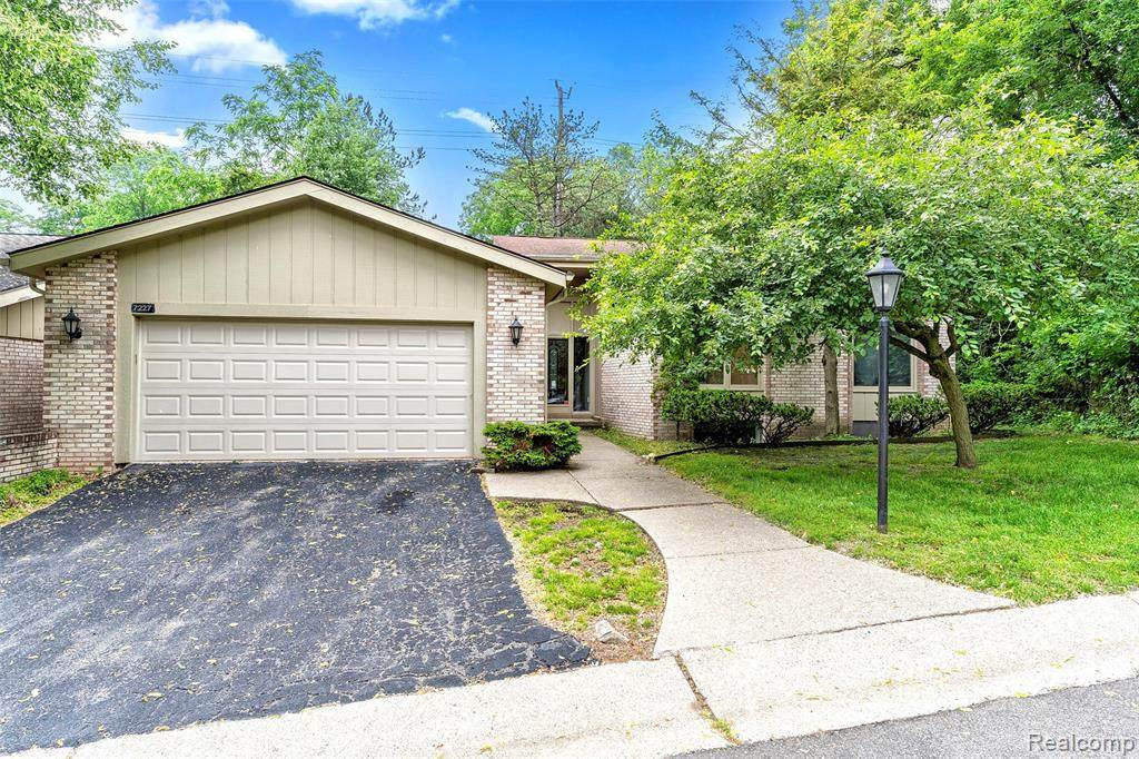 7227 Suncrest - Photo 1