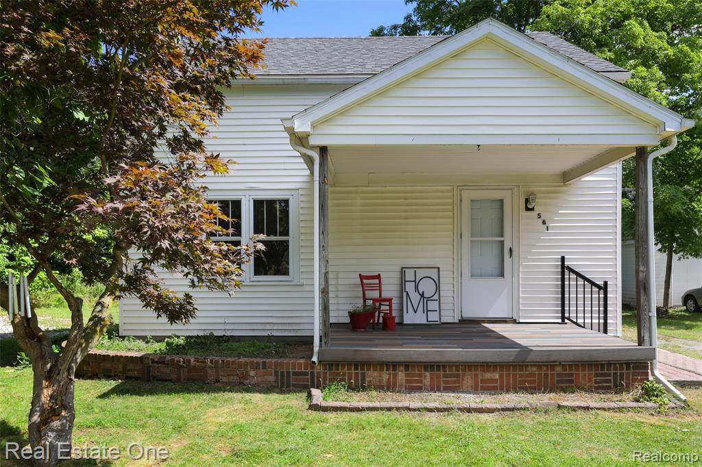 561 Pontiac St - Photo 1