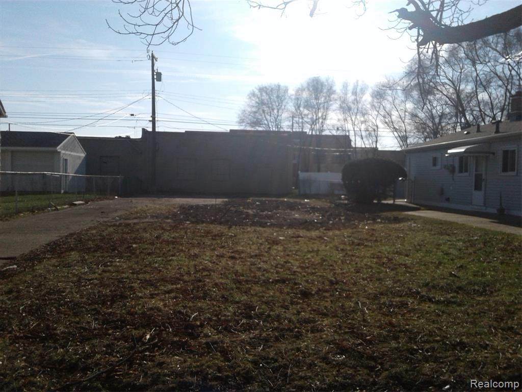 8486 Paige Ave - Photo 1