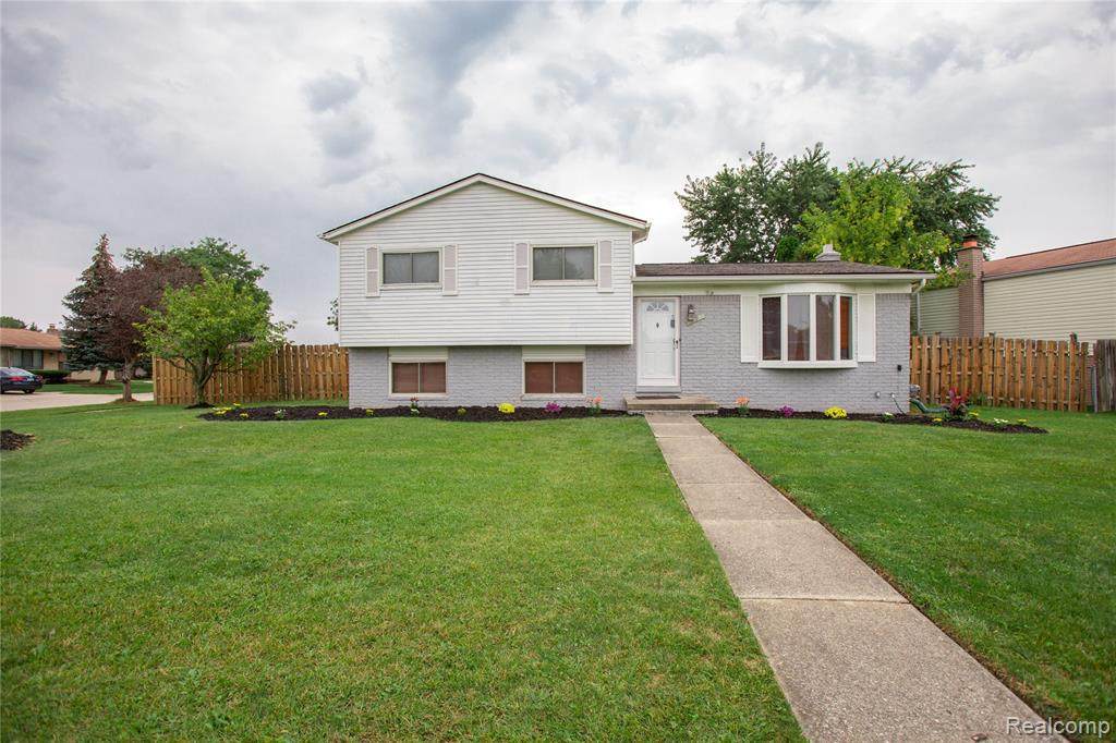39701 University Dr - Photo 1