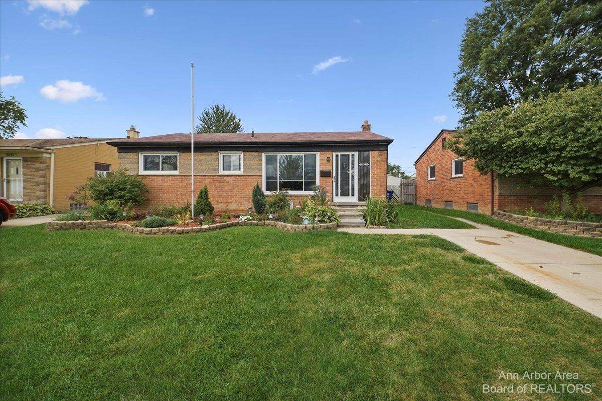 8225 Hubbard St - Photo 1