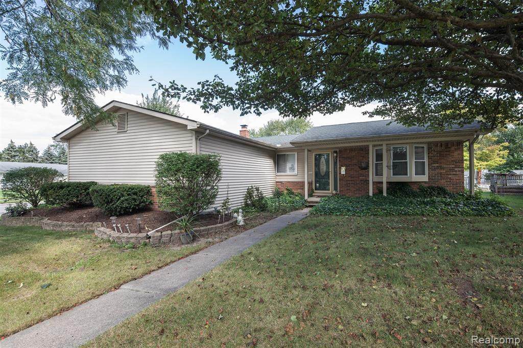 44301 Regis Crt - Photo 1