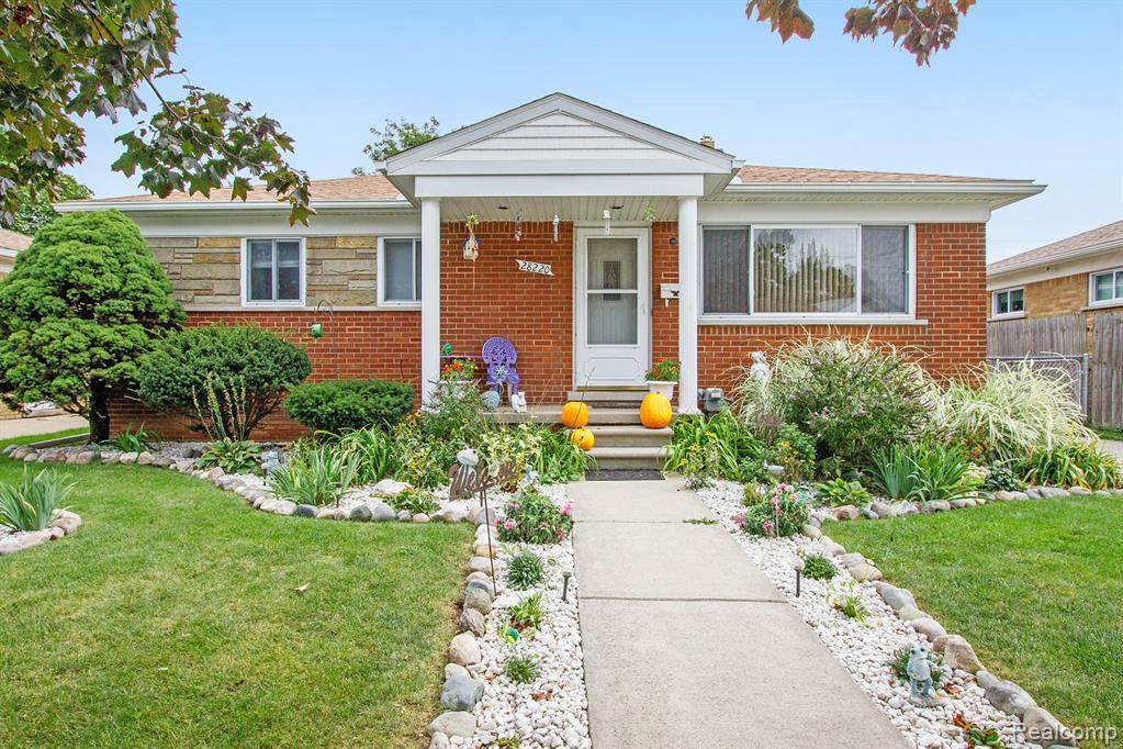 28220 Garfield St - Photo 1