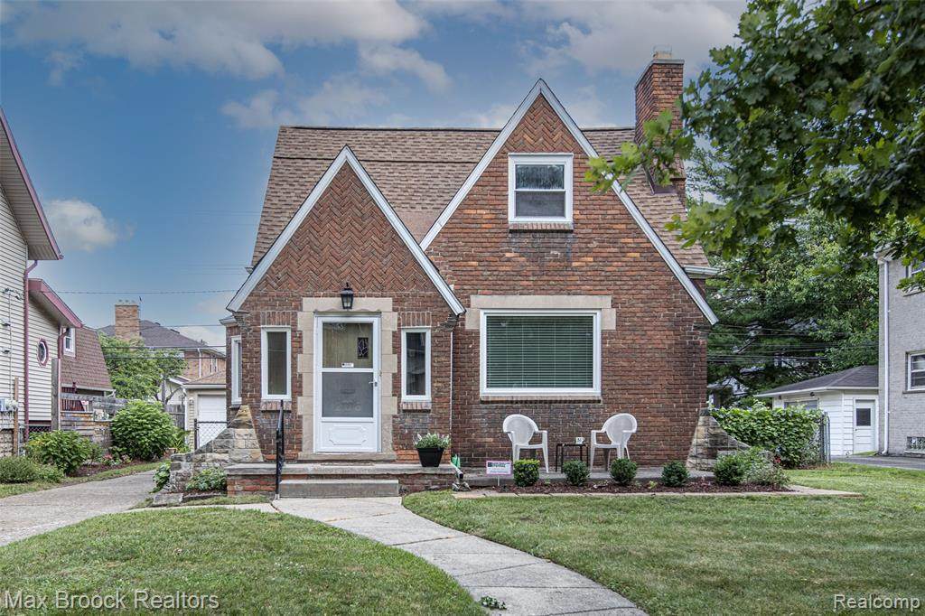 203 Oakdale St - Photo 1