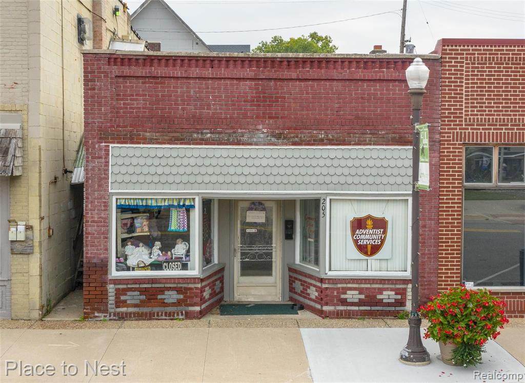 205 Saginaw St - Photo 1