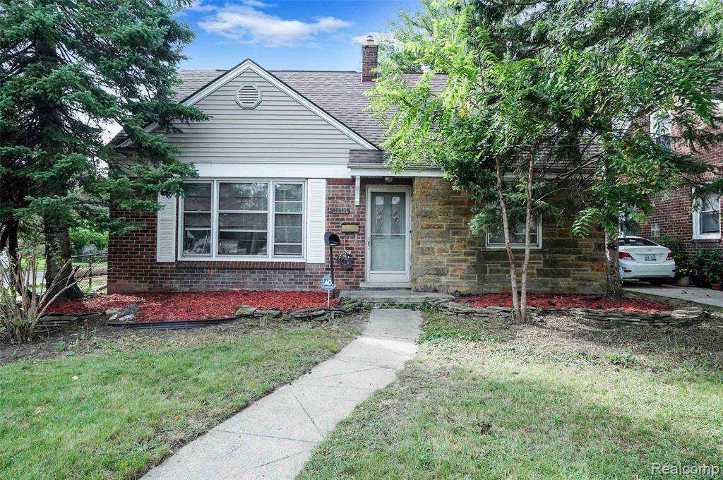 1701 Kingsbury Ave - Photo 1