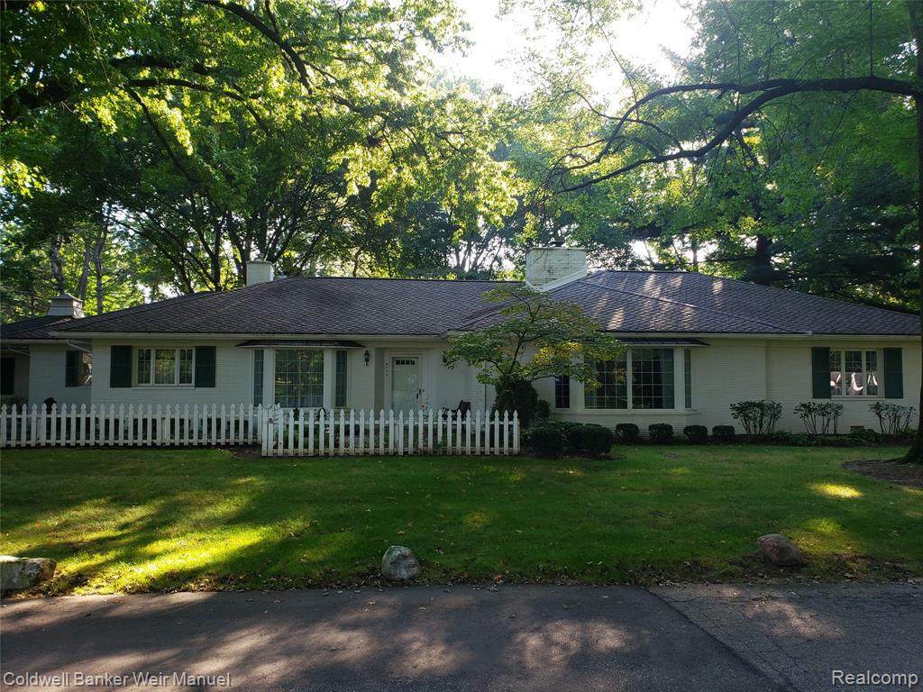 6175 Surrey Rd - Photo 1