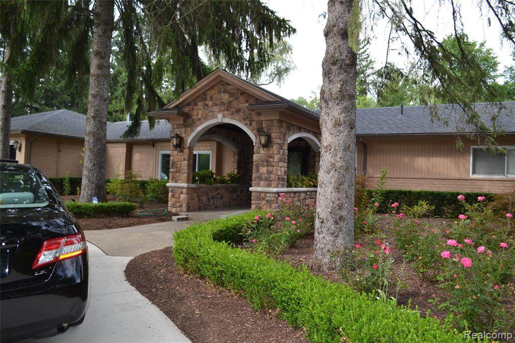 4890 Ballantrae Rd - Photo 1