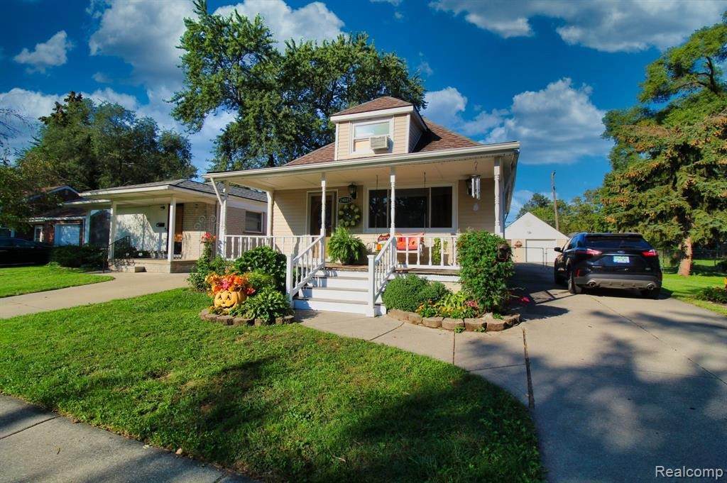24885 Grove Ave - Photo 1