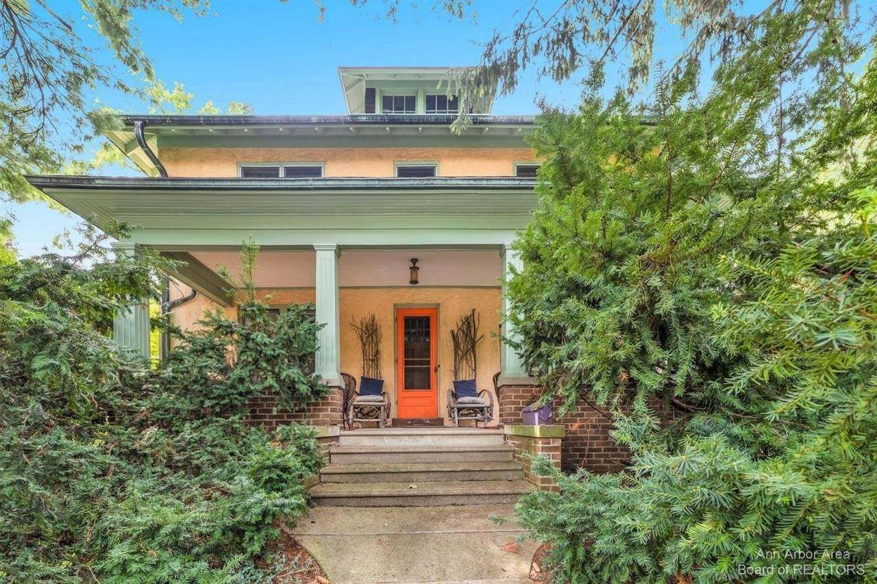 827 Brooks St - Photo 1