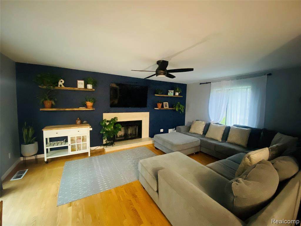 5586 Copley Square Rd - Photo 1