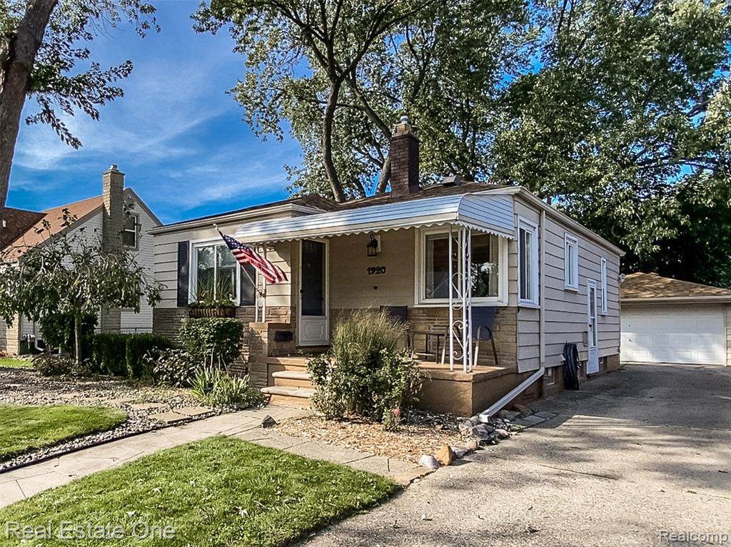 1920 Columbia Rd - Photo 1