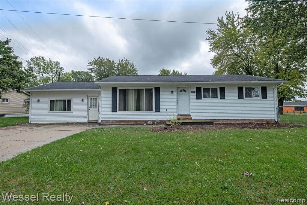 225 Maple St - Photo 1