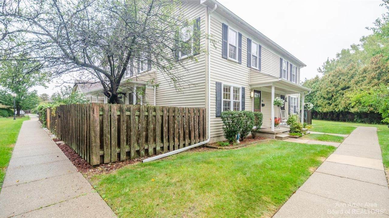 2966 Roundtree Blvd - Photo 1
