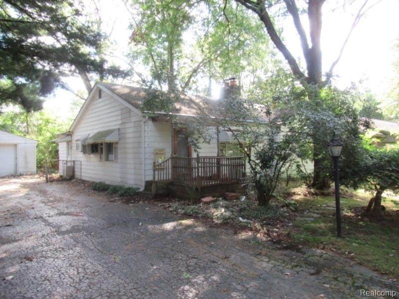 23170 Hawthorne St - Photo 1