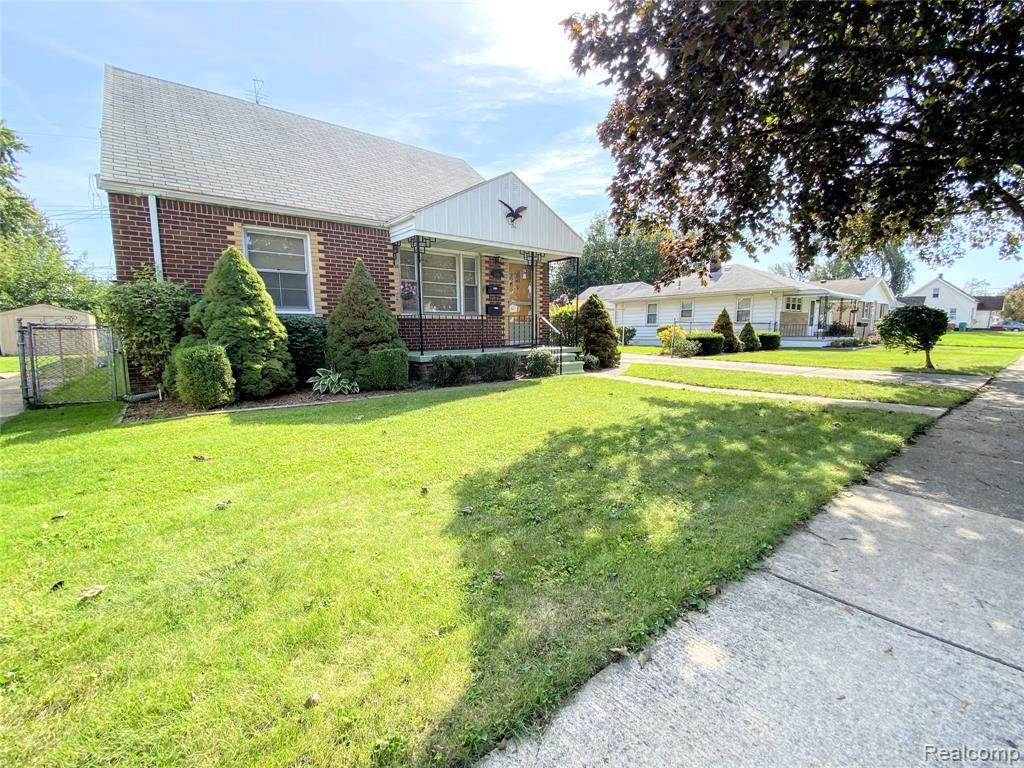 23120 Cushing Ave - Photo 1