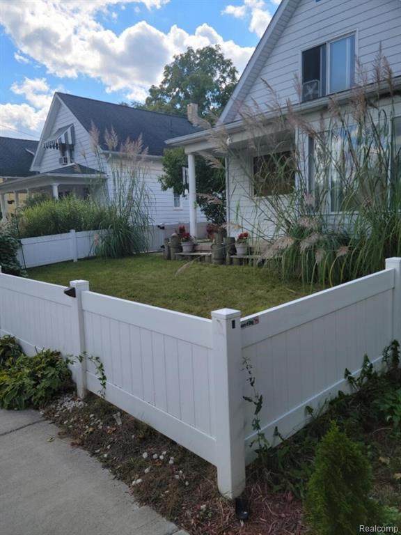 327 Washington St - Photo 1
