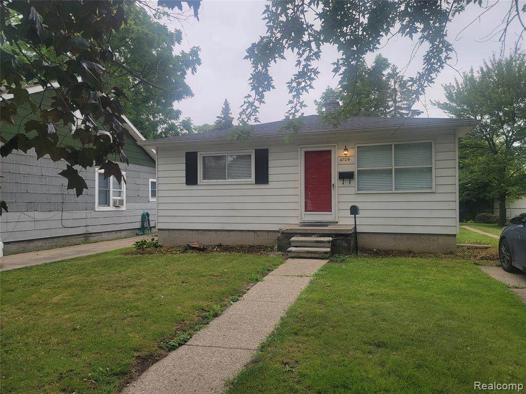 4709 Universal St - Photo 1