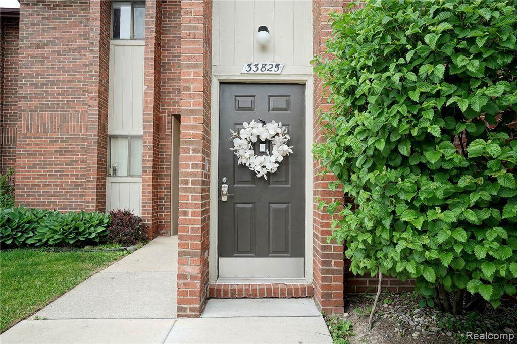 33825 Pondview Cir - Photo 1