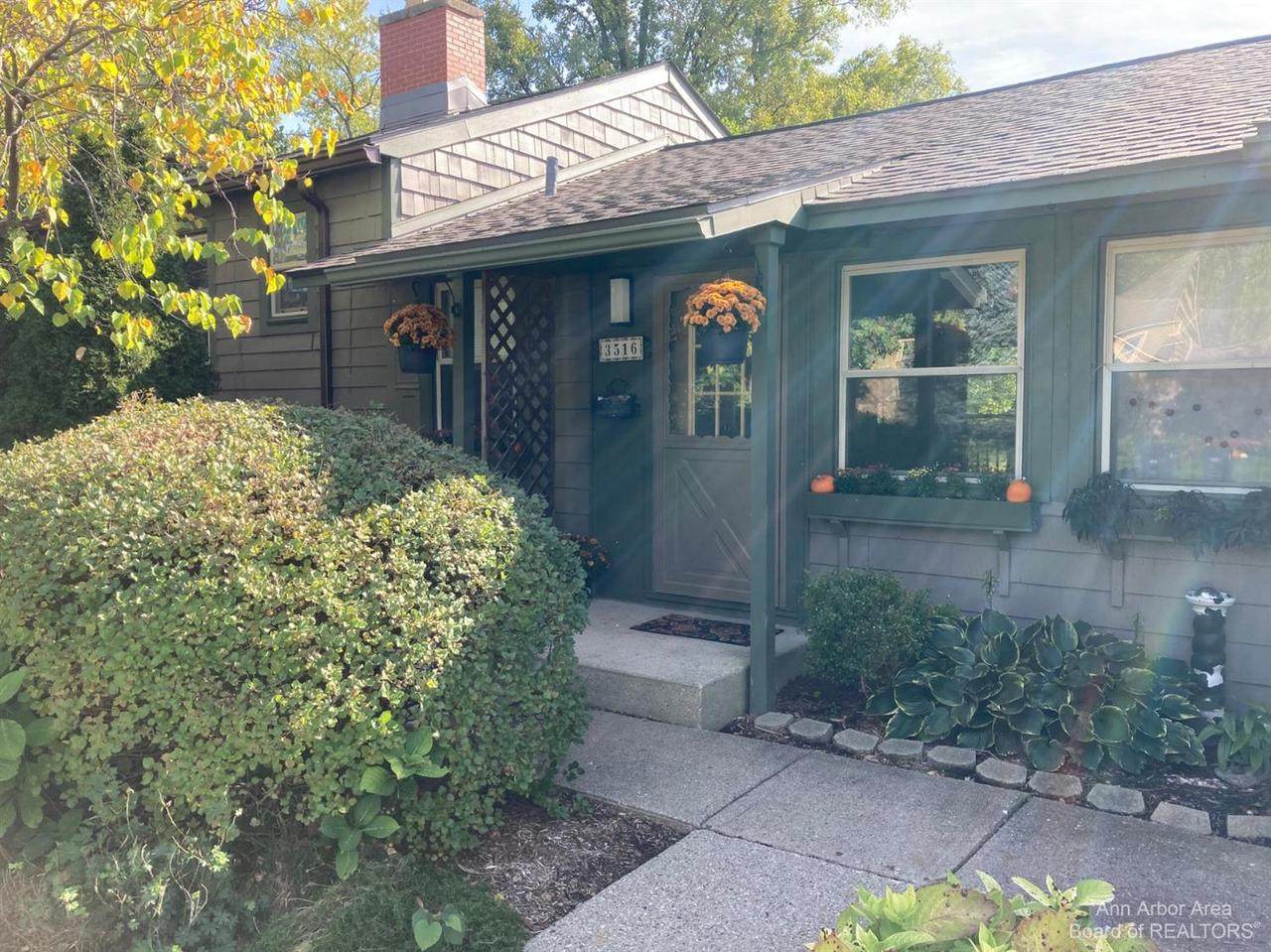 3516 Carolyn St - Photo 1