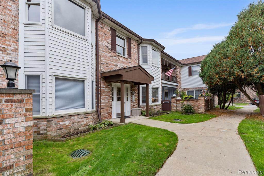 8421 Mathias Dr Apt 14 - Photo 1