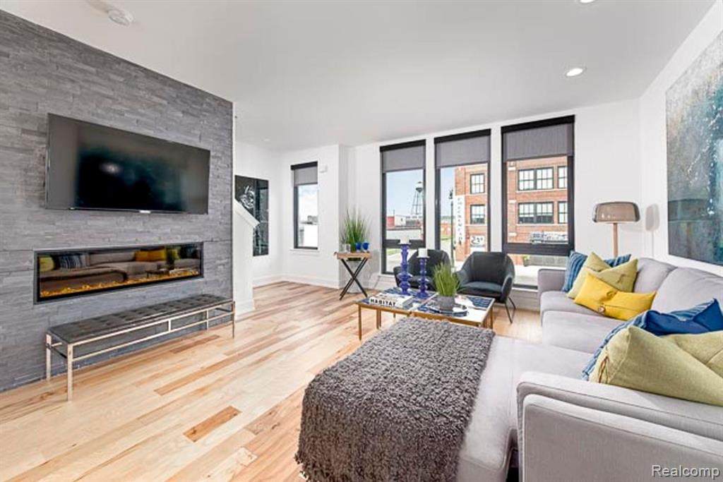 1057 Hampton #48 - Photo 1