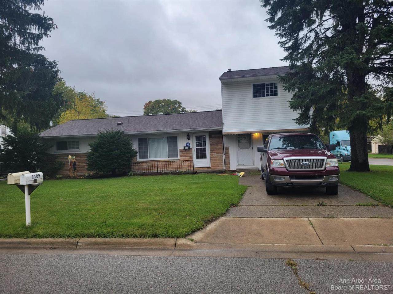 1185 Hawthorne - Photo 1