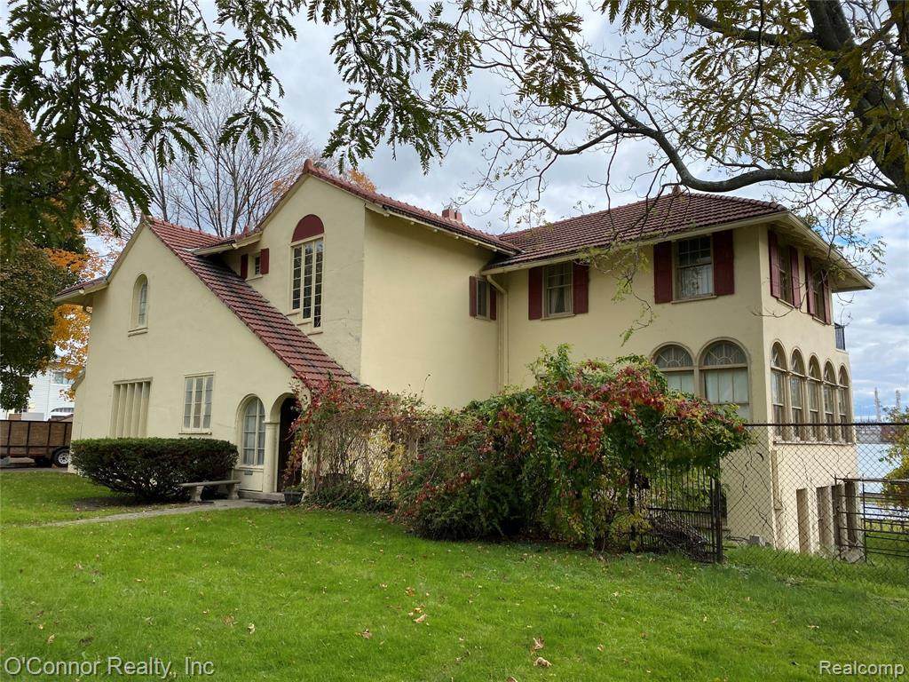 2828 Military St - Photo 1