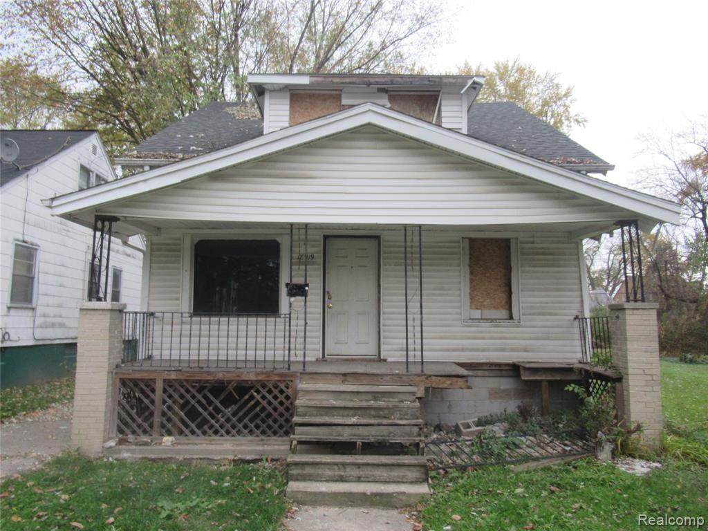 18919 Riverview St - Photo 1
