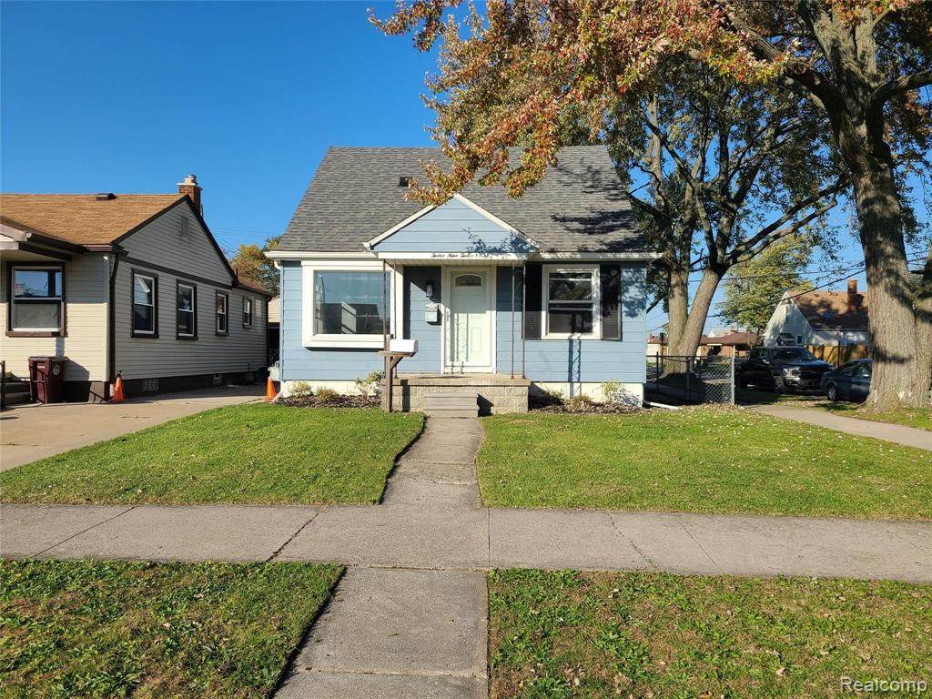 12912 Castle St - Photo 1