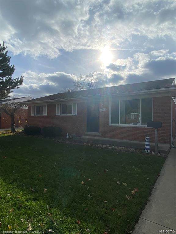 32505 Somerset St - Photo 1