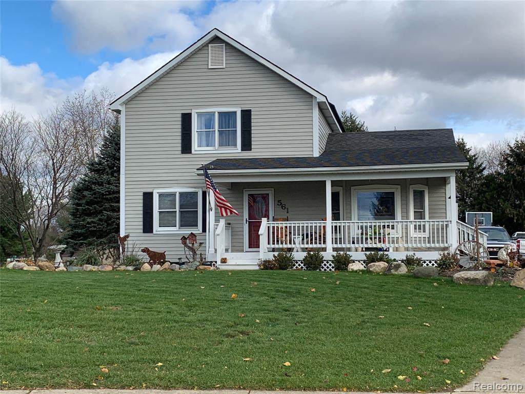 561 Spy Crt - Photo 1
