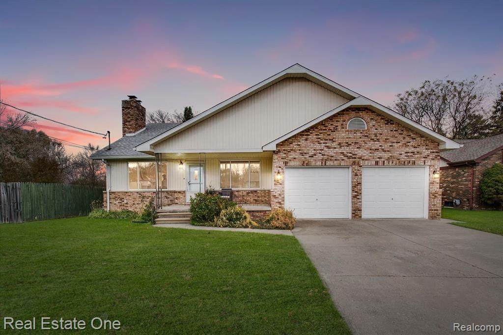 2595 Elmcrest Rd - Photo 1