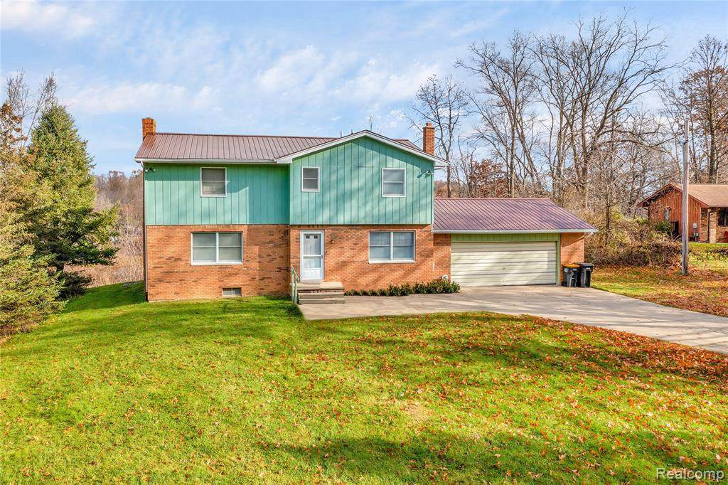 525 Adrian St - Photo 1