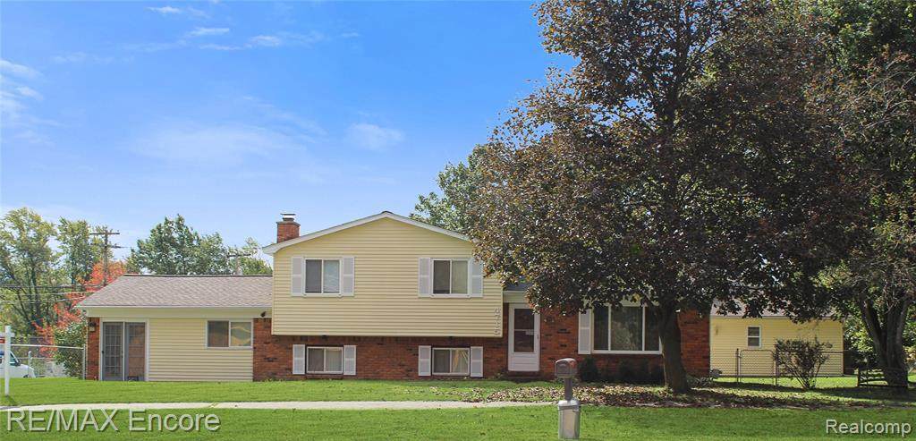 4715 Sashabaw Rd - Photo 1