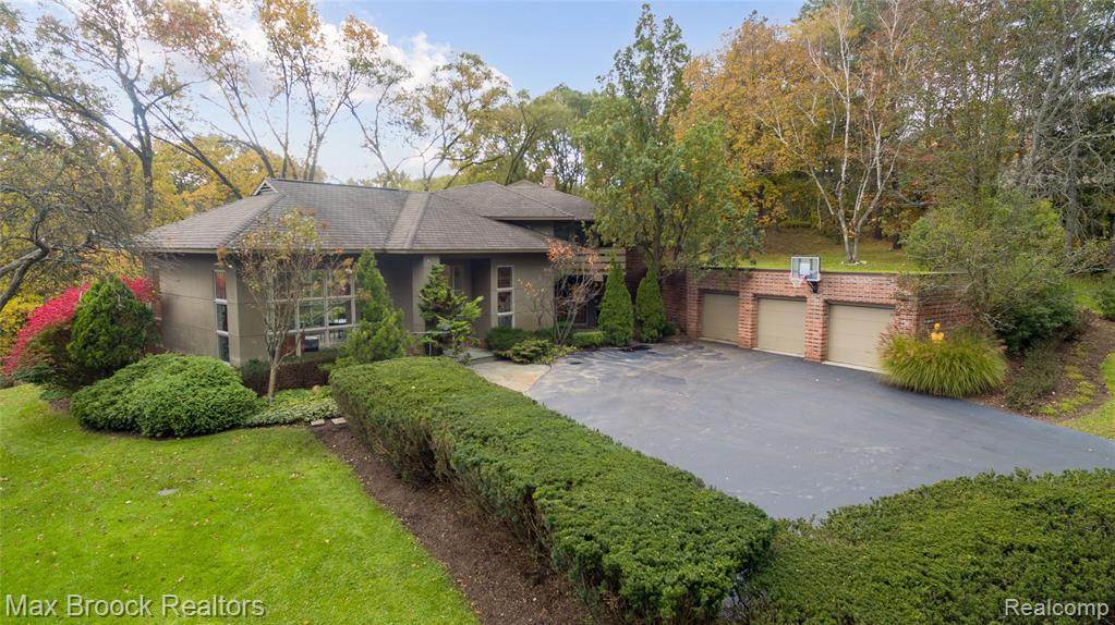 26985 Crestwood Dr - Photo 1