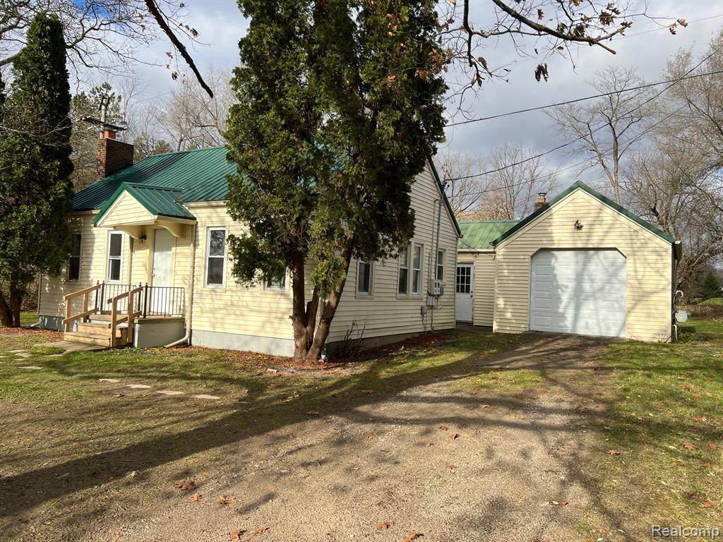 1665 Imlay City Rd - Photo 1