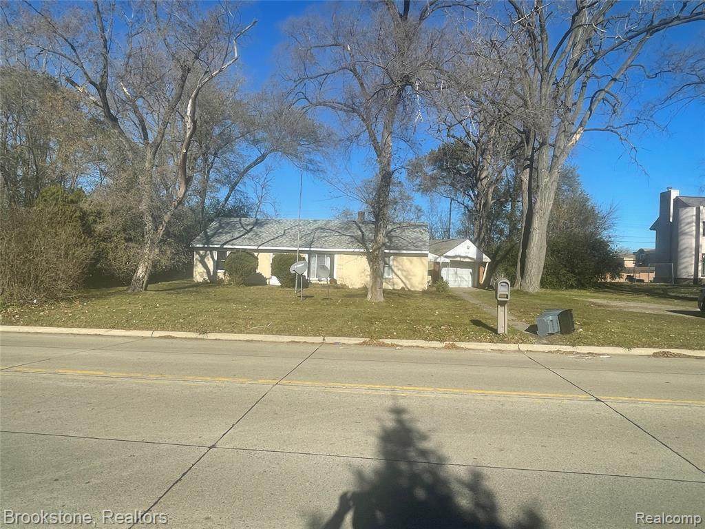 18410 Webster Ave - Photo 1