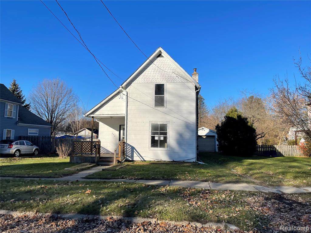 209 5TH ST - Photo 1