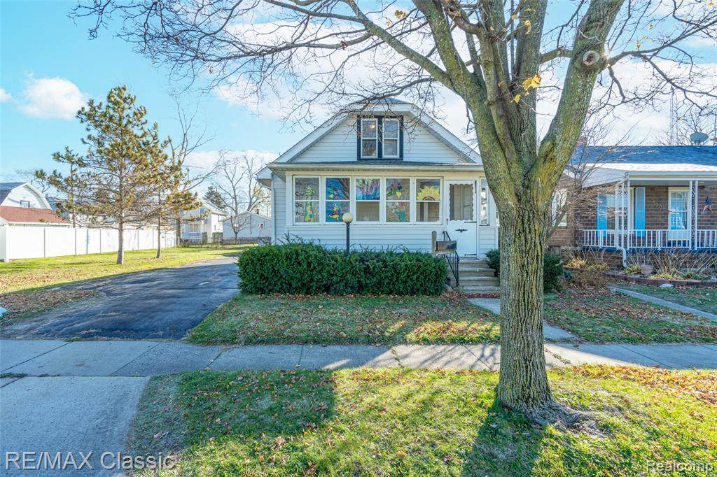 534 Maple Blvd - Photo 1